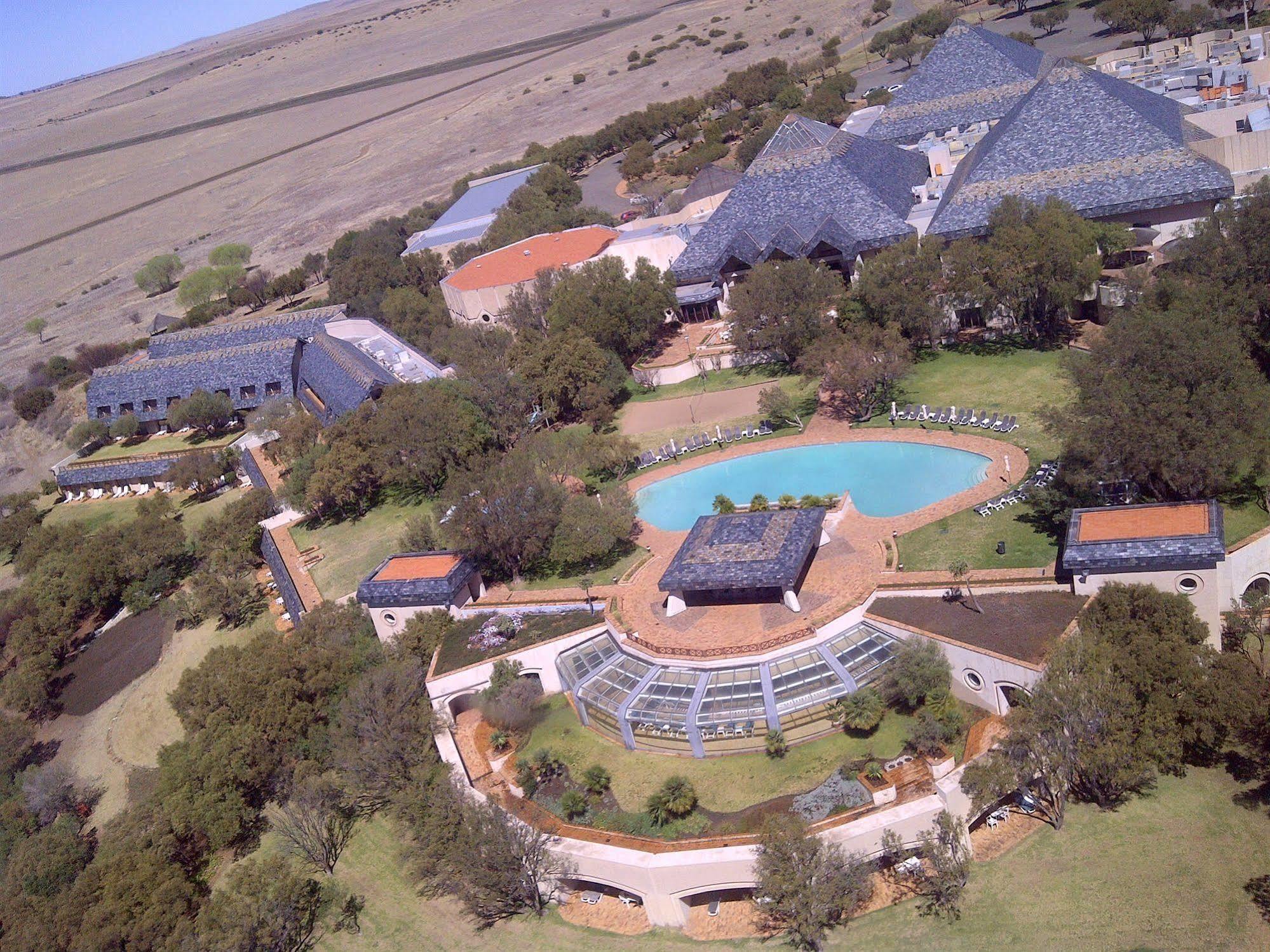Black Mountain Leisure And Conference Hotel Groothoek Εξωτερικό φωτογραφία